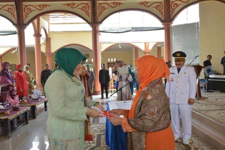 Galeri Foto: Ummi Niazah Lantik Ketua PKK Subulussalam